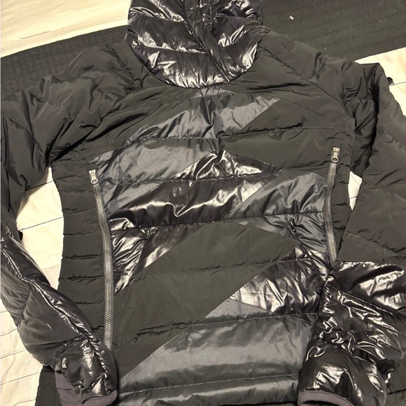 Lululemon black down hoodie puffer pullover size 8 excellent condition